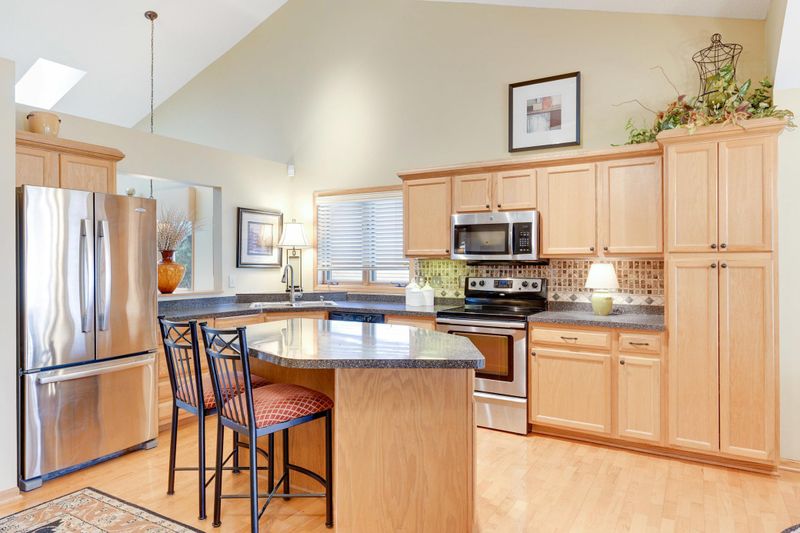 5932 Bren Cir, Minnetonka, MN 55343