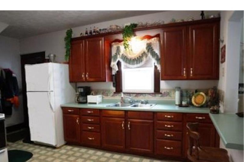 221 Atlantic Ave, Morris, MN 56267