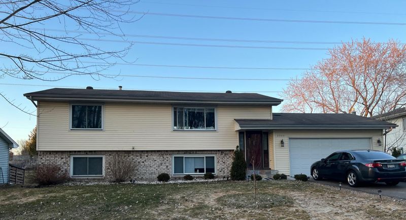 2366 Erin Ct, New Brighton, MN 55112