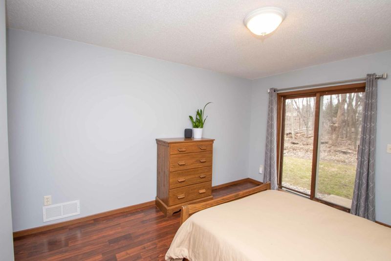 1389 Granada Trl N, Oakdale, MN 55128