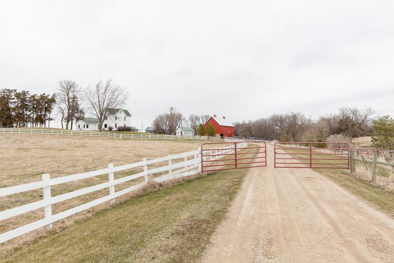 6876 230th St W, Belle Plaine, MN 56011
