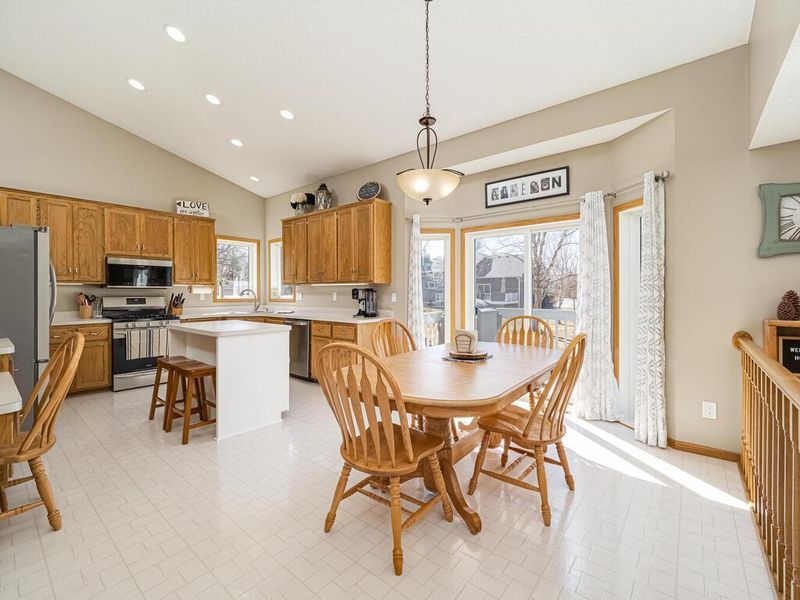 1932 118th Ave NE, Blaine, MN 55449