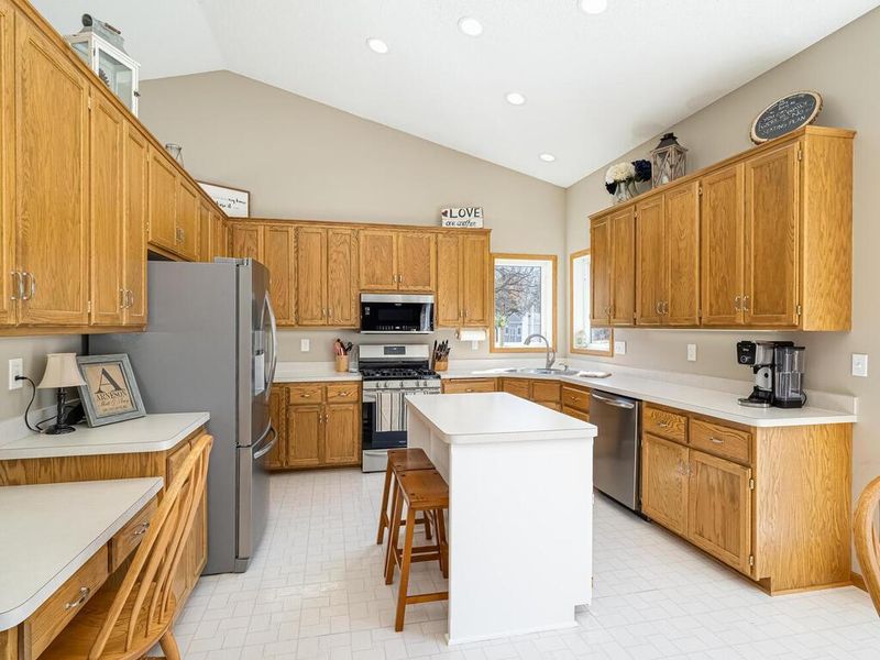 1932 118th Ave NE, Blaine, MN 55449
