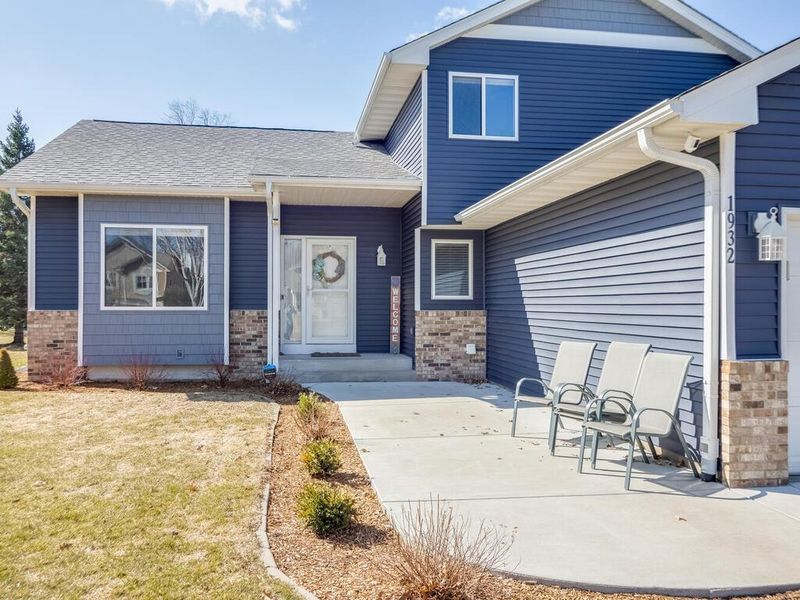 1932 118th Ave NE, Blaine, MN 55449