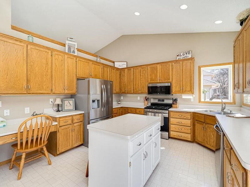 1932 118th Ave NE, Blaine, MN 55449