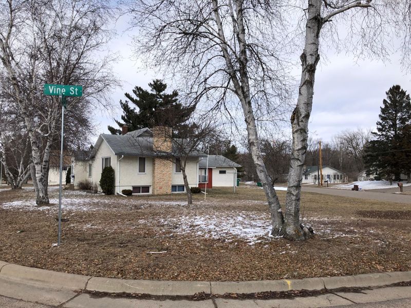 1117 Broadway St, Brainerd, MN 56401