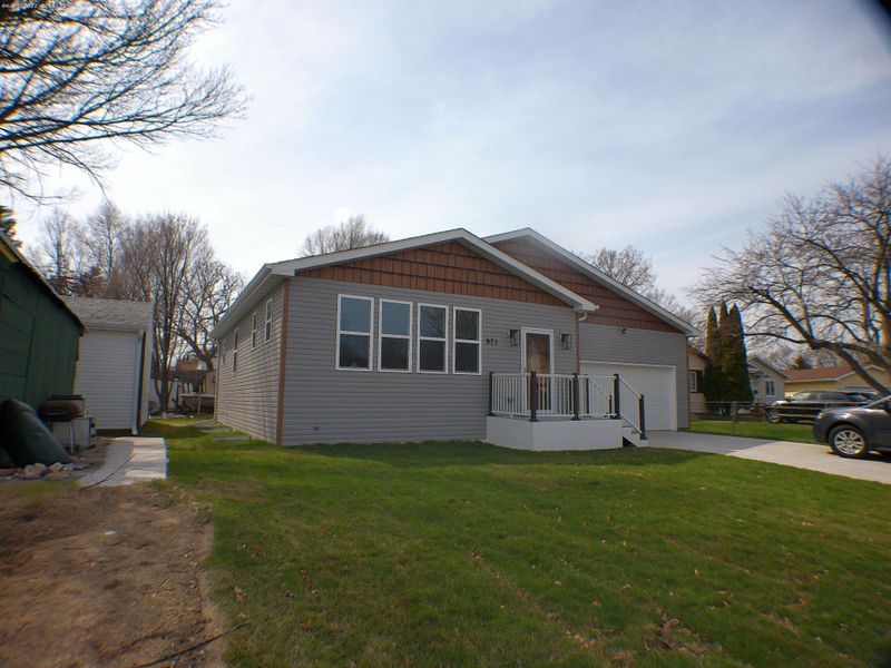 971 Hammer Ave, Saint Paul, MN 55106