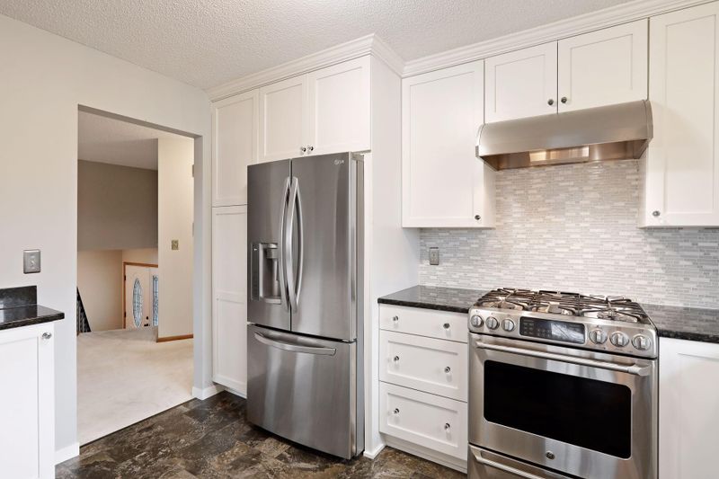 12127 Cartway Curve, Eden Prairie, MN 55347