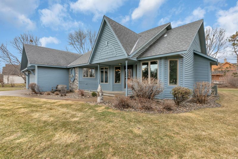 5613 Walnut Dr, Saint Cloud, MN 56303
