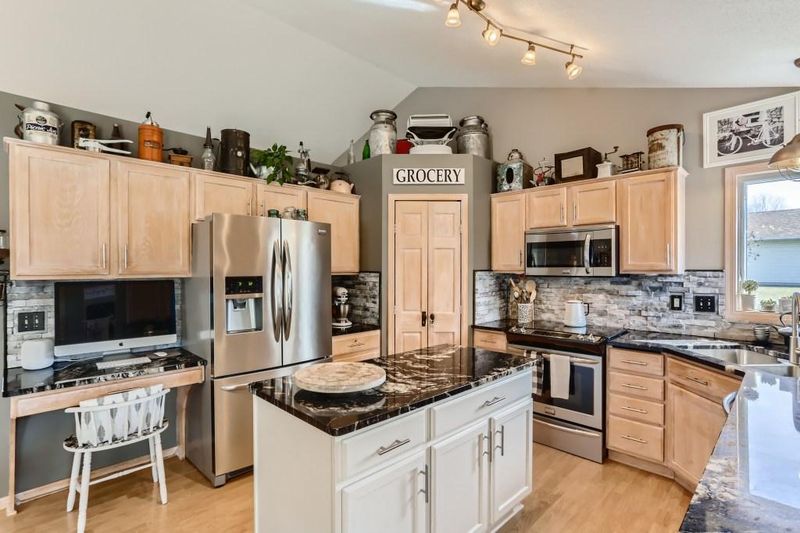 1315 Marvin Ct, Delano, MN 55328