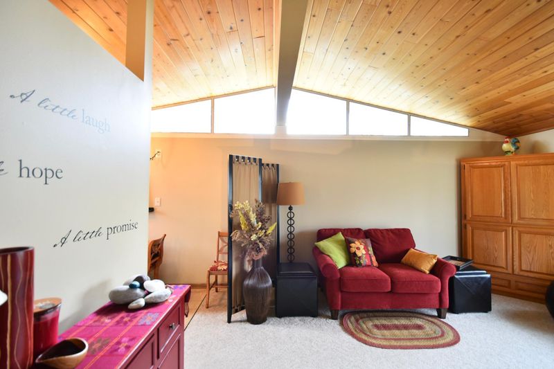 450 5th St SW, Pine Island, MN 55963