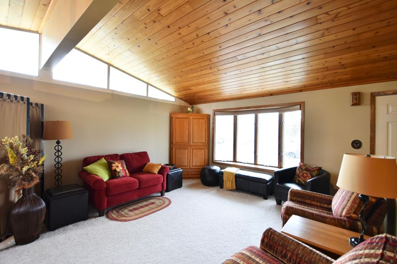 450 5th St SW, Pine Island, MN 55963