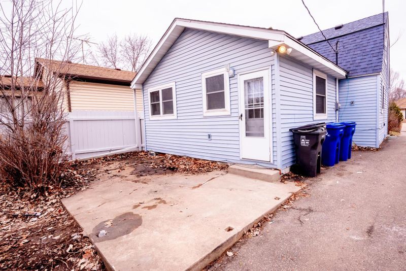 92 Orange Ave W, Saint Paul, MN 55117