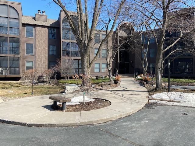 8441 Irwin Rd #317, Bloomington, MN 55437