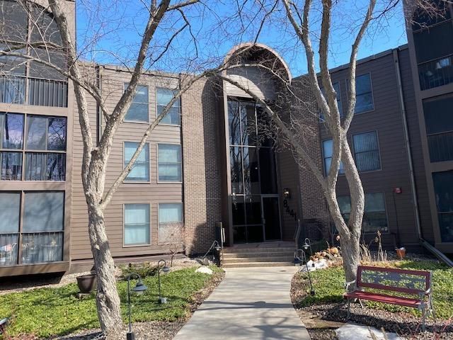 8441 Irwin Rd #317, Bloomington, MN 55437