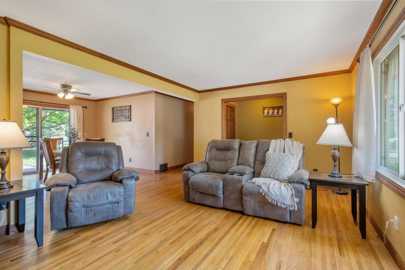 7598 Hillside Trl S, Cottage Grove, MN 55016