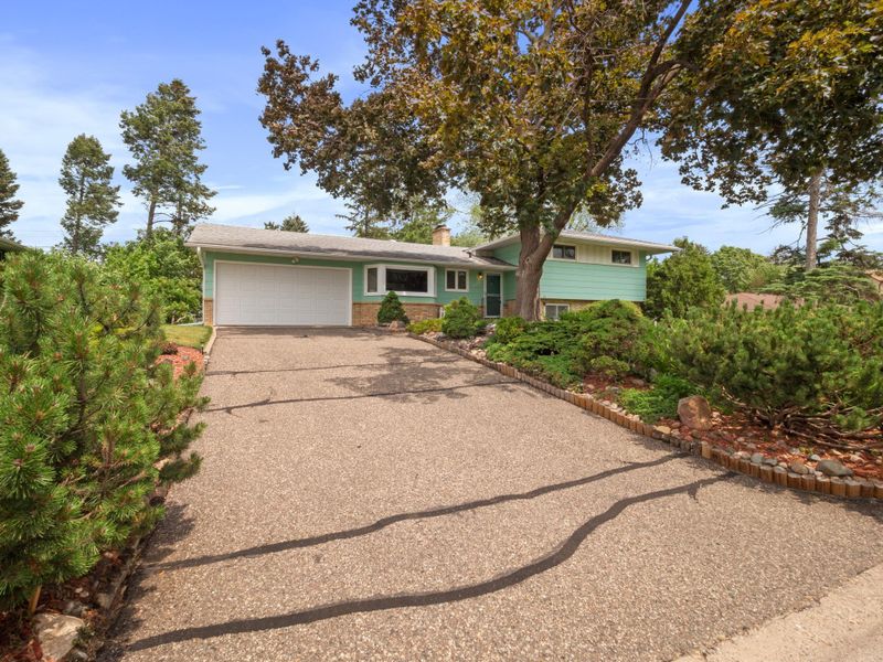 1475 Centennial Dr, Roseville, MN 55113
