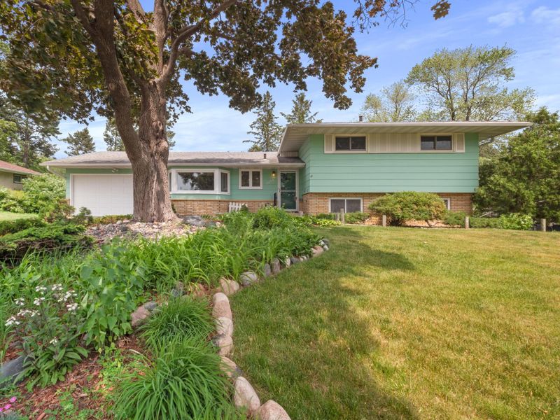 1475 Centennial Dr, Roseville, MN 55113