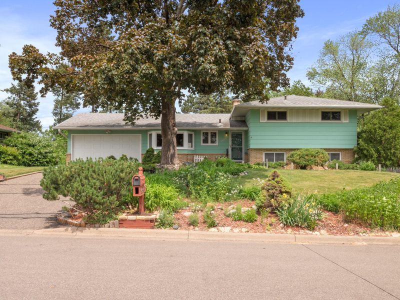 1475 Centennial Dr, Roseville, MN 55113