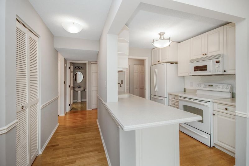 210 W Grant St #101, Minneapolis, MN 55403