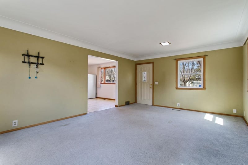308 3rd St S, Bayport, MN 55003