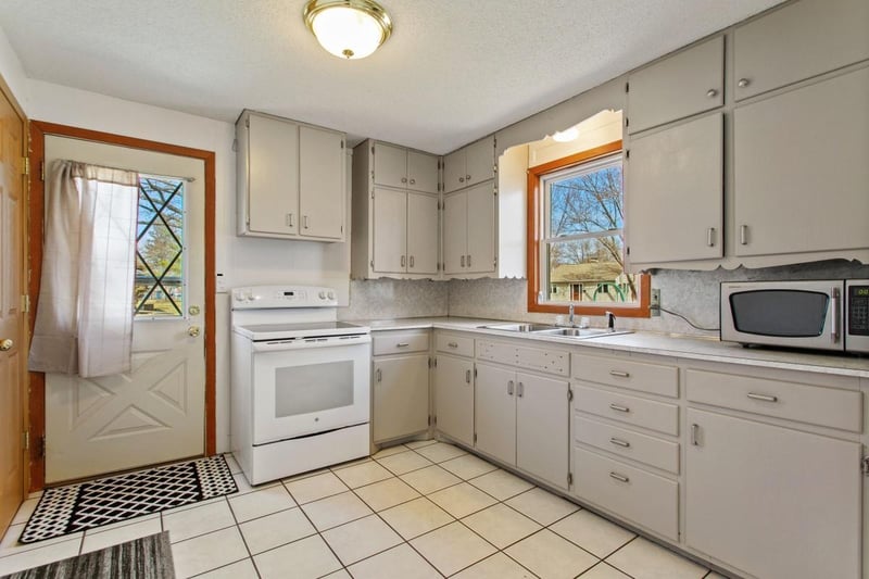 308 3rd St S, Bayport, MN 55003