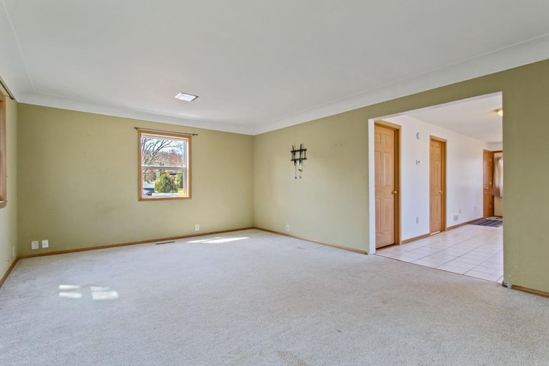 308 3rd St S, Bayport, MN 55003