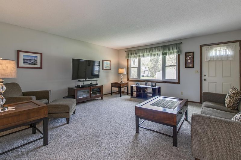 2070 Henry St N, North Saint Paul, MN 55109