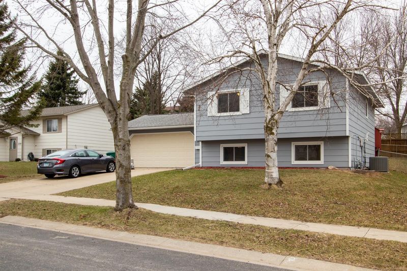 3725 10th Ave SW, Rochester, MN 55902