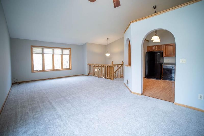 15725 Griffon Ct, Apple Valley, MN 55124