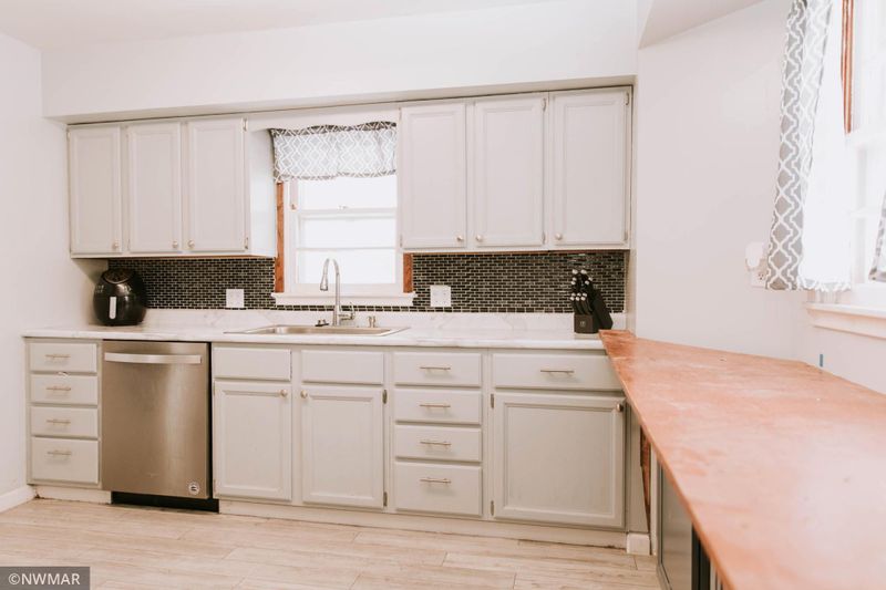 224 2nd Ave N, Crookston, MN 56716