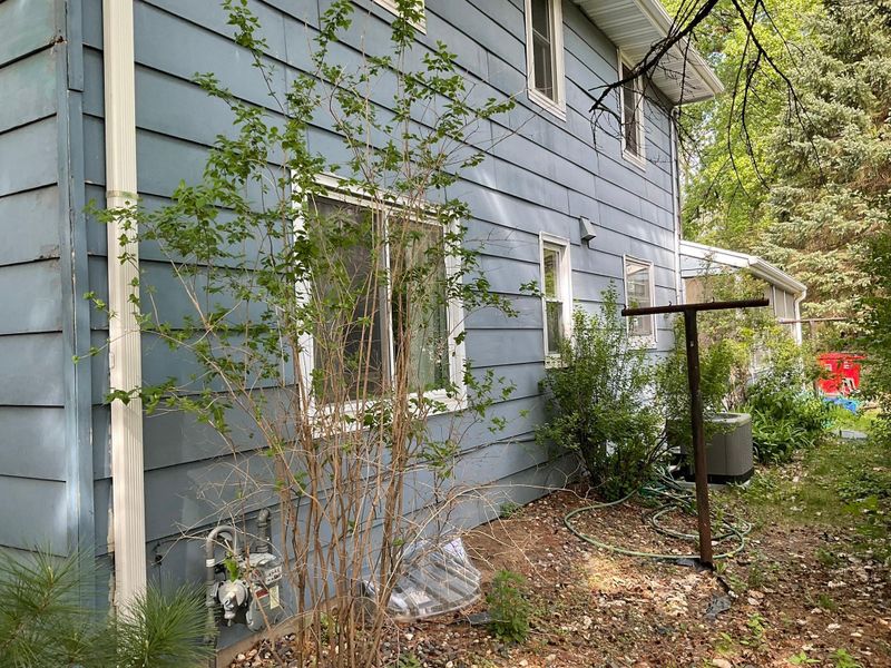 2811 W 90th St, Bloomington, MN 55431