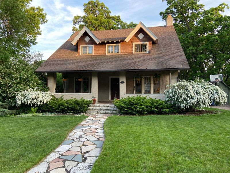 111 Elmwood Pl E, Minneapolis, MN 55419