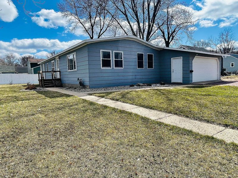1115 Grant St, Jackson, MN 56143