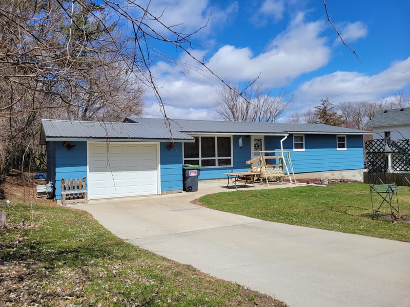 460 S Church St, Peterson, MN 55962