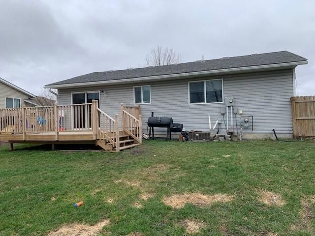 938 7th Ave NW, Hutchinson, MN 55350