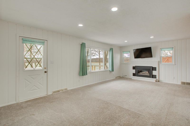 6421 85th St NW, Maple Lake, MN 55358