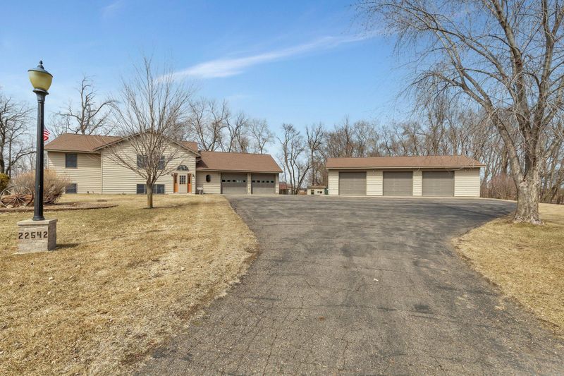 22542 180th St, Richmond, MN 56368