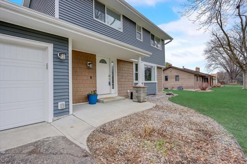 13112 Girard Ave S, Burnsville, MN 55337