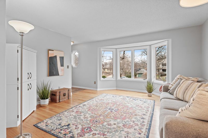 7717 Kingsview Ln N, Maple Grove, MN 55311