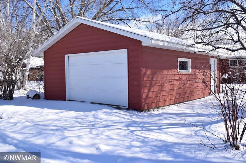 515 Kneale Ave S, Thief River Falls, MN 56701