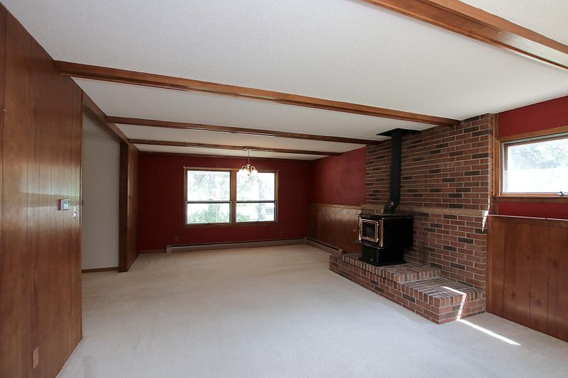915 N Miller Ave, Litchfield, MN 55355