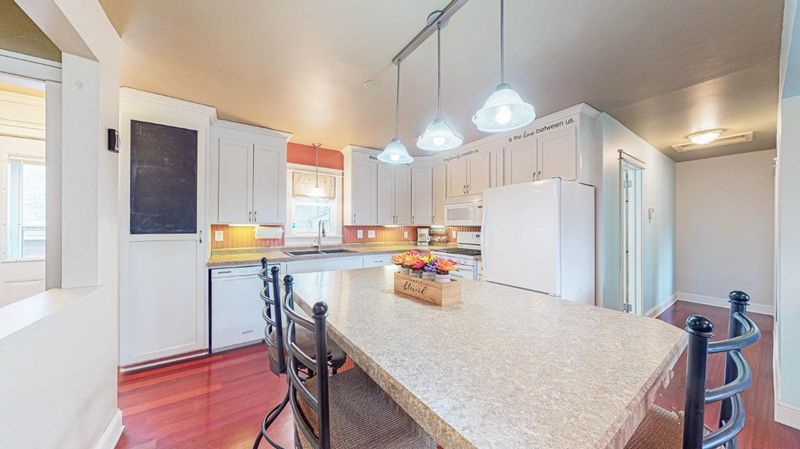 8148 Red Oak Dr, New Brighton, MN 55112
