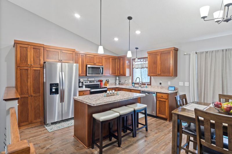 329 Blue Bird Ct, Isanti, MN 55040