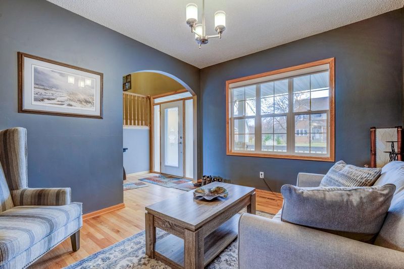 1561 Windsor Ln, Shakopee, MN 55379