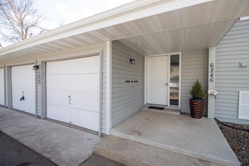 6246 Magda Dr #B, Maple Grove, MN 55369