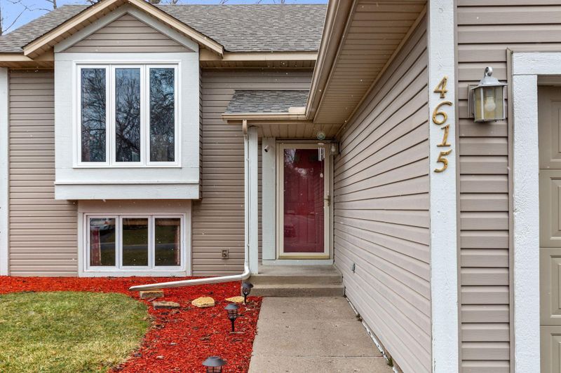 4615 Lenore Ln, Eagan, MN 55122