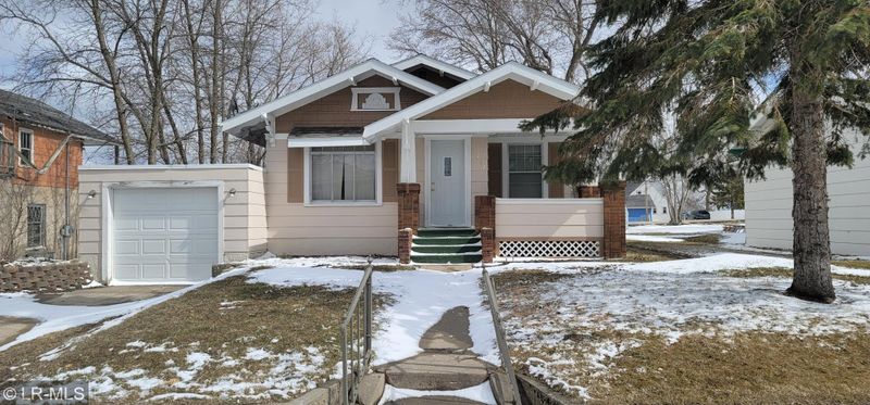 702 2nd St, Henning, MN 56551