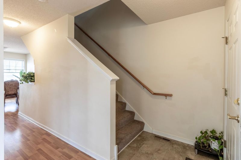 620 Gateway Pl, Woodbury, MN 55129