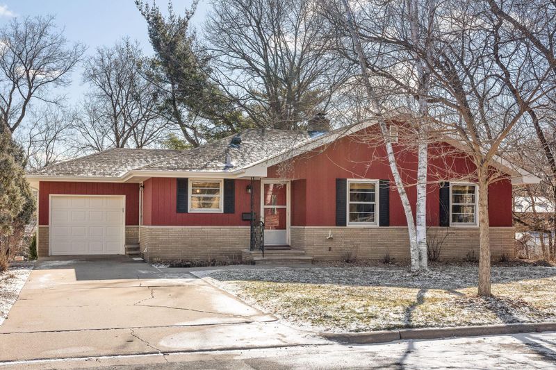17 Vincent Ave S, Minneapolis, MN 55405
